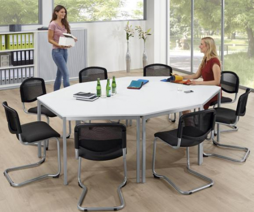 Konferenztisch / Mehrzwecktisch mit Vierkantstahlrohr