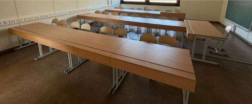 Computertisch mit aufklappbaren Kabelkanal S-Line