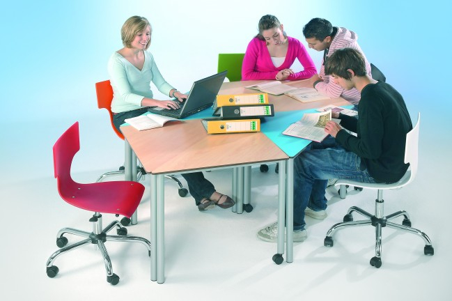 Dreieckstisch mit Ergo Tray Box CO-Line