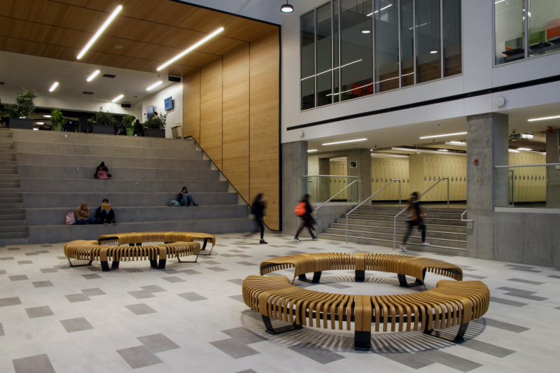 Creative Line Bank 45