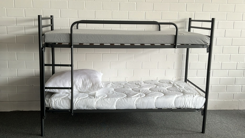 Sicherheits Etagenbett Stahl mit Holzlattenrost 200x90 cm